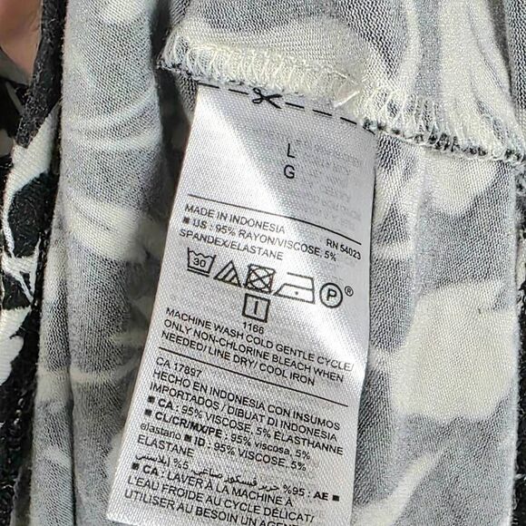 Old Navy Luxe Black Floral Sleeveless Top Size L - Picture 5 of 6